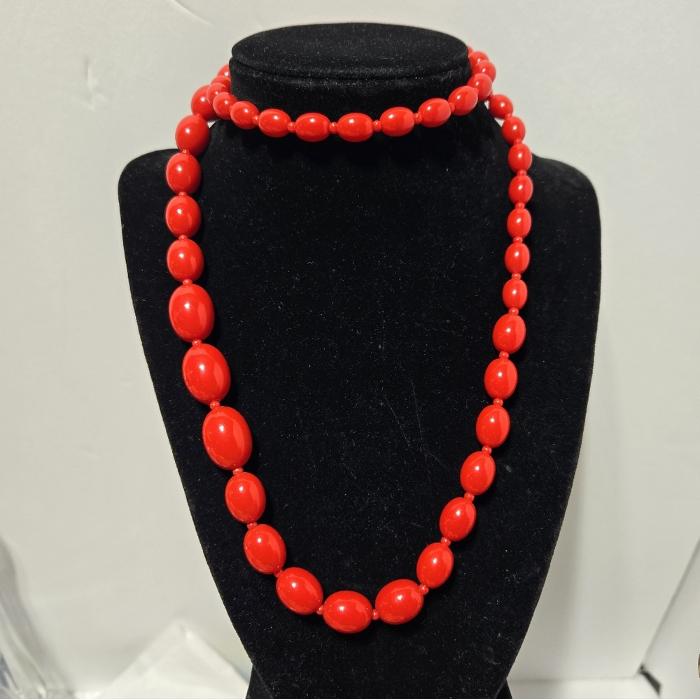 Vtg Red Lucite Graduated Beaded Necklace 30"